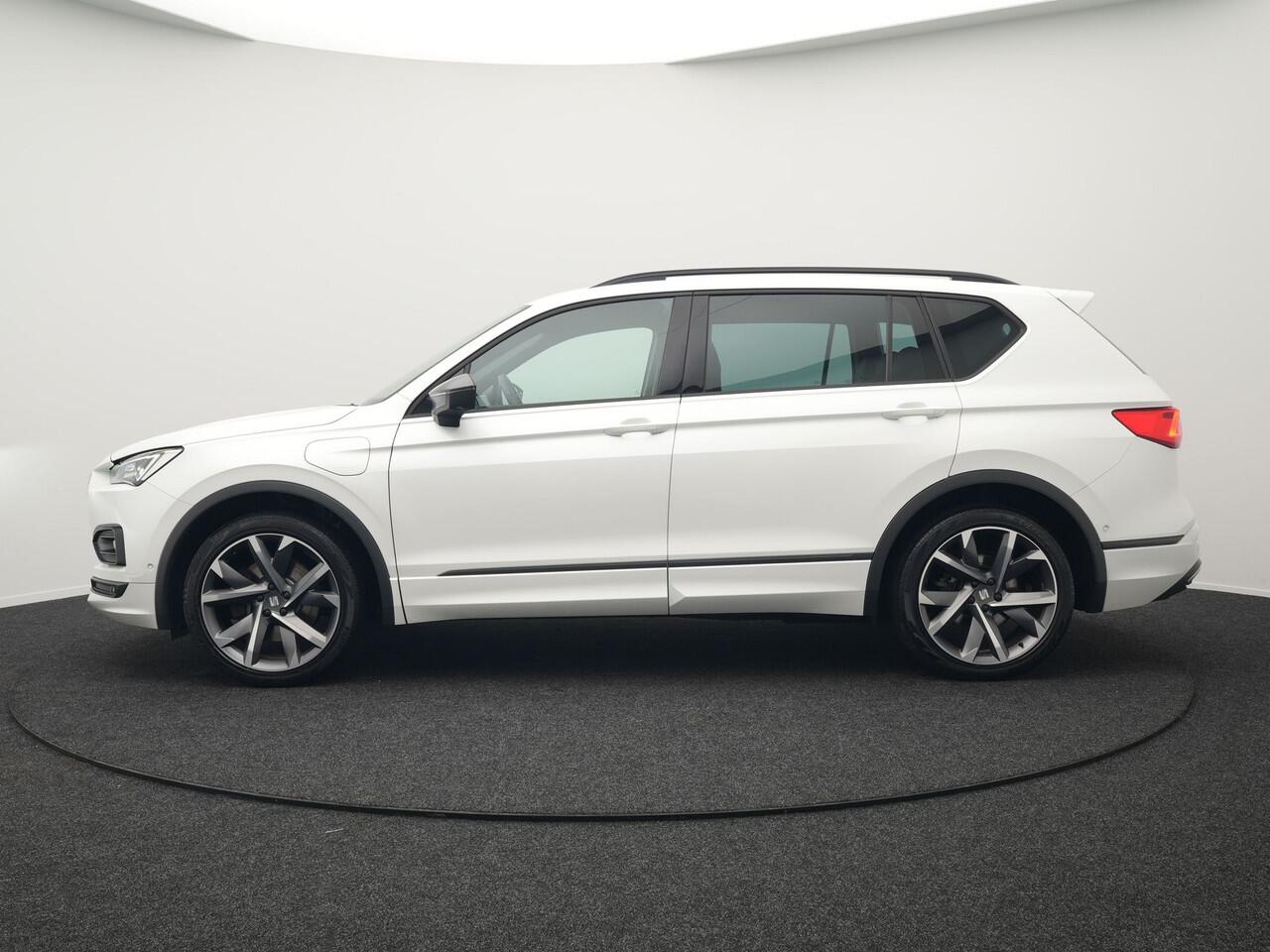 Seat Tarraco 1.4 TSI e-Hybrid FR Plug in Hybrid 245pk PHEV | Trekhaak af Fabriek | Adaptive Cruise | 360 Camera | Half Lederen Sportstoelen Memory | Carplay | Keyless |