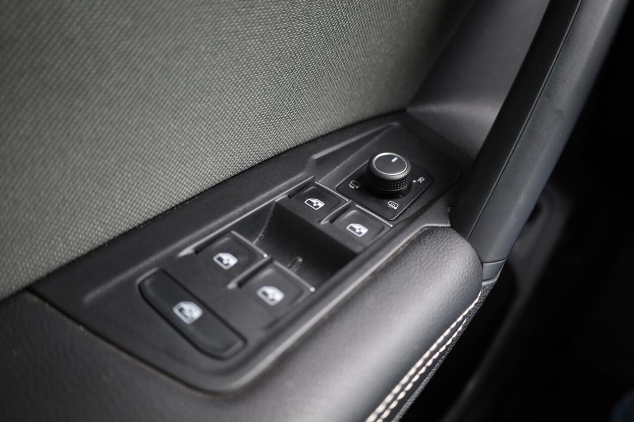 Seat Tarraco 1.4 TSI e-Hybrid PHEV Xperience Business Intense PL ¤691 p/m* 150PK / 110kW achteruitrijcamera elektrische achterklep zwarte dakhemel leder / alcantara digital cockpit navigatie privacy glas draadloos carplay ACC dealer onderhouden