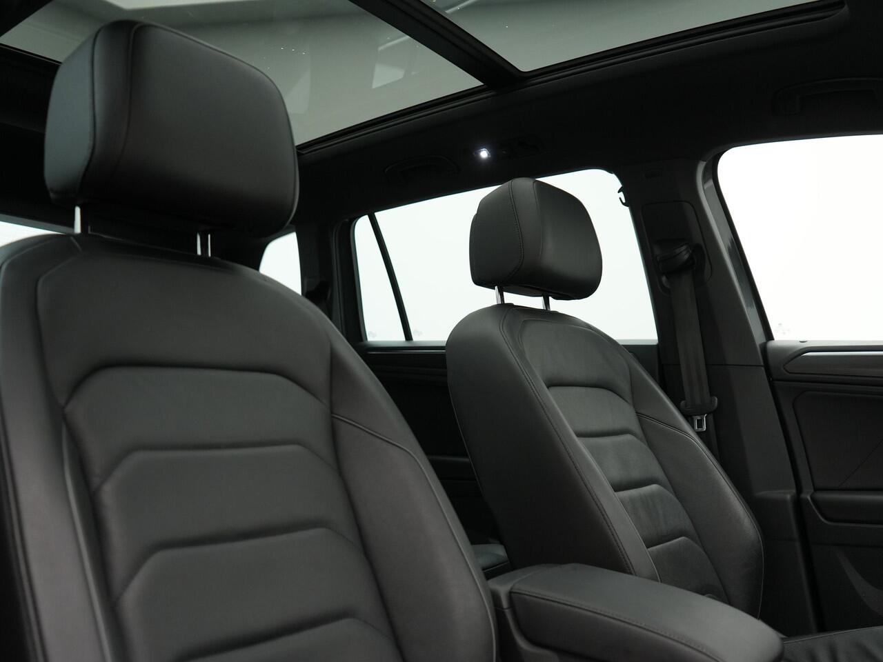 Seat Tarraco 1.4 TSI e-Hybrid Xcellence Plug In Hybrid 245pk Dealer O.H PHEV | Trekhaak Af Fabriek | Panodak | Adaptive Cruise | 360 Camera | Lederen Sportstoelen Memory & Verwarmd | Apple Carplay | Virtual | Stuur Verwarmd | Blis | Navigatie | DAB | 20"L.M |