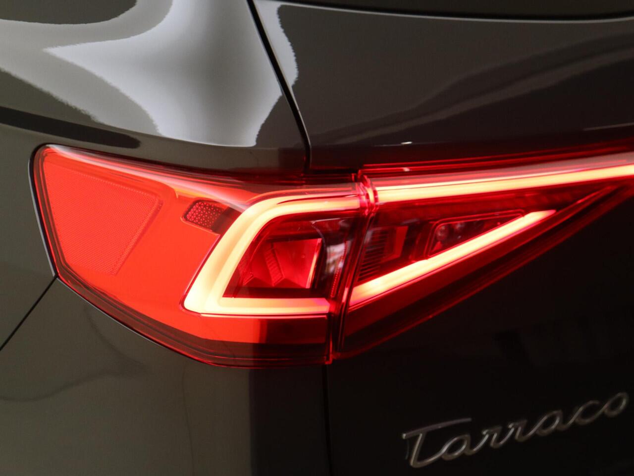 Seat Tarraco 1.4 TSI e-Hybrid PHEV FR Business | Trekhaak | Parkeerassistent | Adaptieve demping systeem | 360 camera | 3-zone airco | Dodehoek detectie | Keyless | Stoel- en stuurwielverwarming |