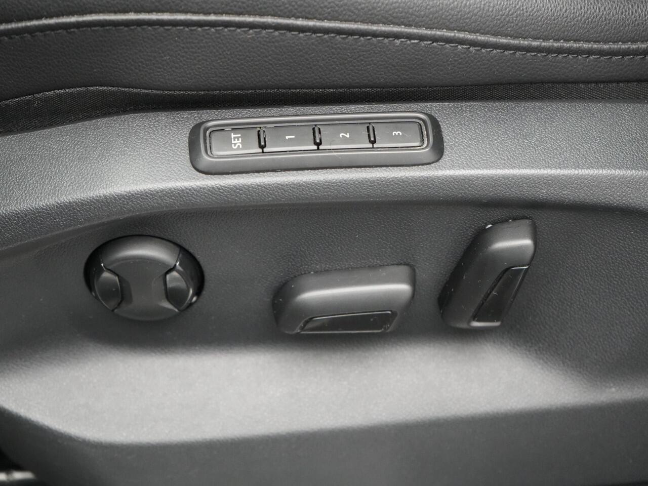 Seat Tarraco 1.4 TSI e-Hybrid Xcellence Plug In Hybrid 245pk Dealer O.H PHEV | Trekhaak Af Fabriek | Panodak | Adaptive Cruise | 360 Camera | Lederen Sportstoelen Memory & Verwarmd | Apple Carplay | Virtual | Stuur Verwarmd | Blis | Navigatie | DAB | 20"L.M |