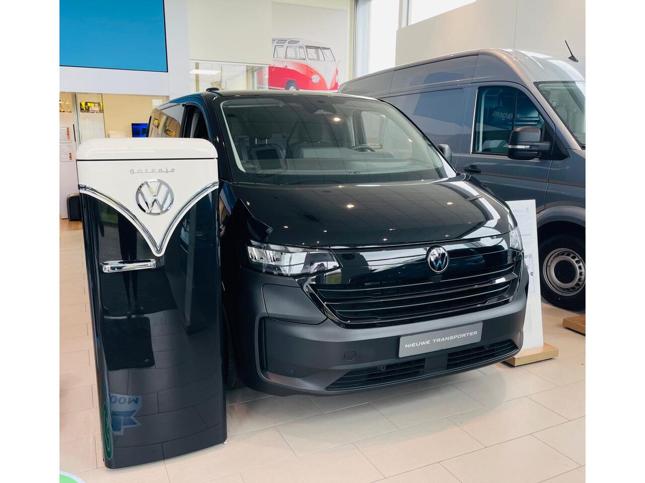 Volkswagen Bedrijfswagens T1 Bulli (koelkast) | inhoud: 3 kratten bier + 10 flessen wijn | vriesvak | groente la | eierhouder koelkast | dubbele flessenbak |