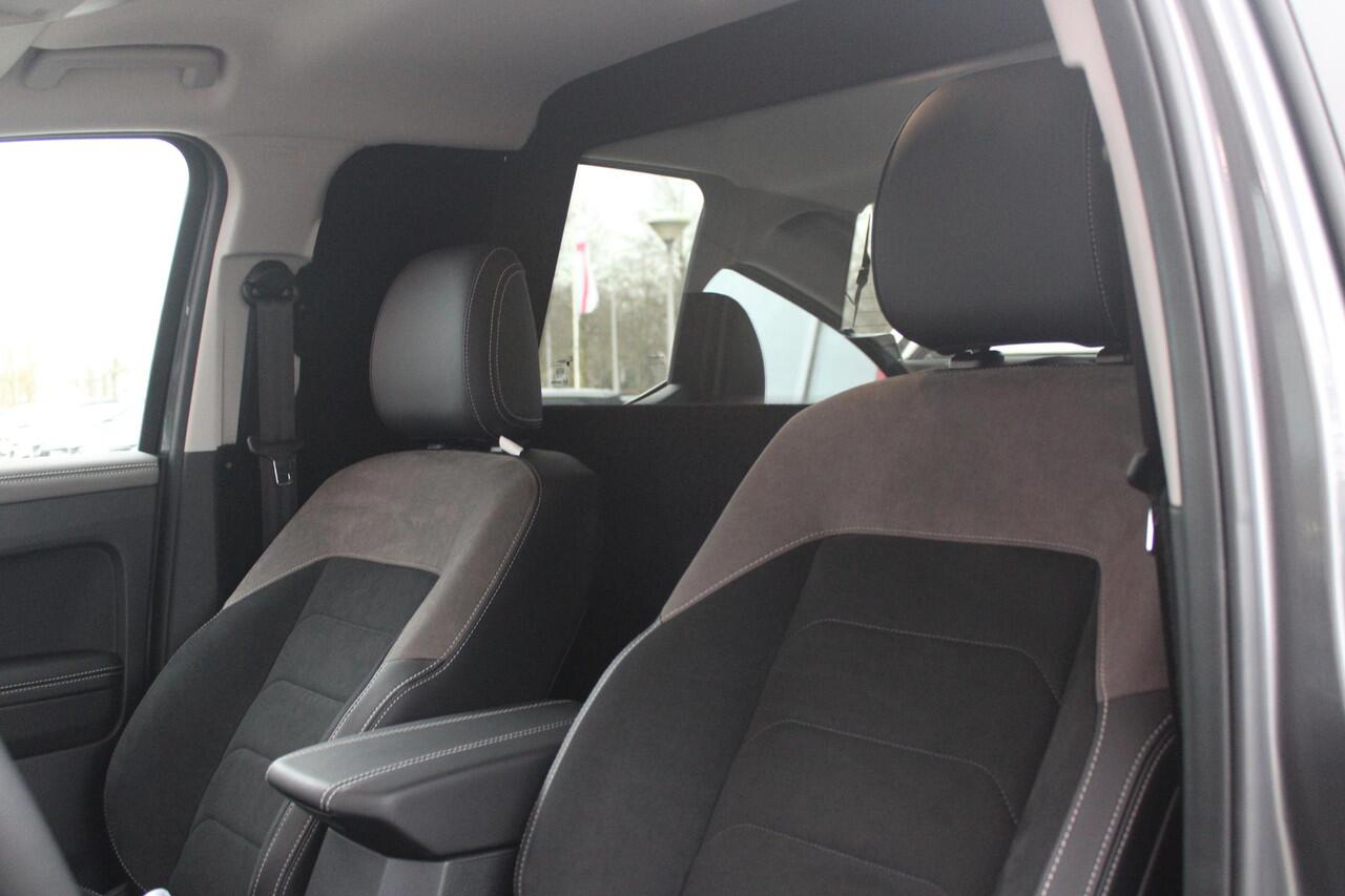 Volkswagen AMAROK 2.0 TDI 205PK 4Motion STYLE AUTOMAAT | 3500KG TREKGEWICHT! | ELEKTRISCH VERSTELBARE STOELEN | TREEPLANKEN/OPZETBEUGELS | TREKHAAK | STOEL/STUUR VERWARMING | 18" LICHTMETALEN VELGEN | LED MATRIX KOPLAMPEN | 4X4 | ADAPTIVE CRUISE CONTROL | APPLE CARPLAY/AND