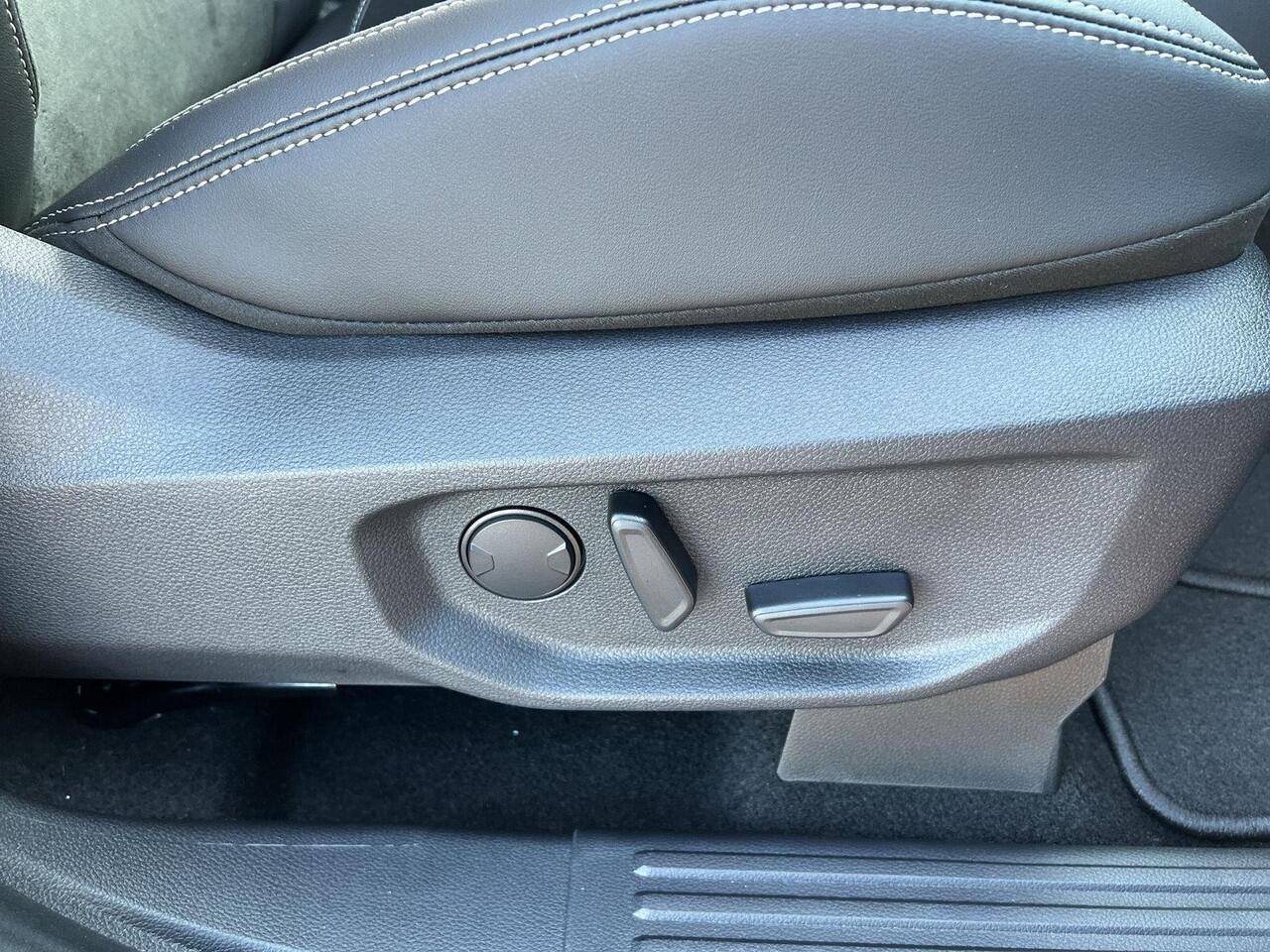 Volkswagen AMAROK Plus Cabine 3.0 TDI V6 240 pk Automaat 4x4 | Style | Rolbeugel | Trekhaak | 360 Camera | ACC | Incl. wand |