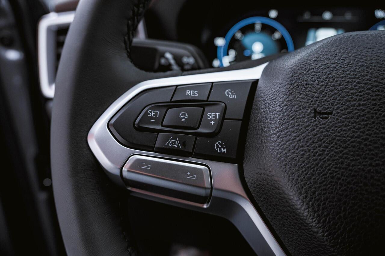 Volkswagen AMAROK 3.0 TDI V6 240PK 4-Motion Aventura ROLLO Elektr. IQ LED | Side Steps | Elek Rolkoffer | 2-zits. |