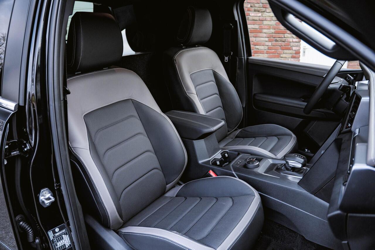 Volkswagen AMAROK 3.0 TDI V6 240PK 4-Motion Aventura ROLLO Elektr. IQ LED | Elek Rolkoffer | 2-zits. |