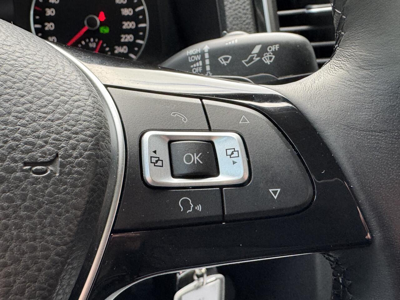 Volkswagen AMAROK 3.0 TDI V6 260pk DSG 4Motion DC Highline Lederenbekleding Navigatie Apple Carplay Laadbak inrichting Camera