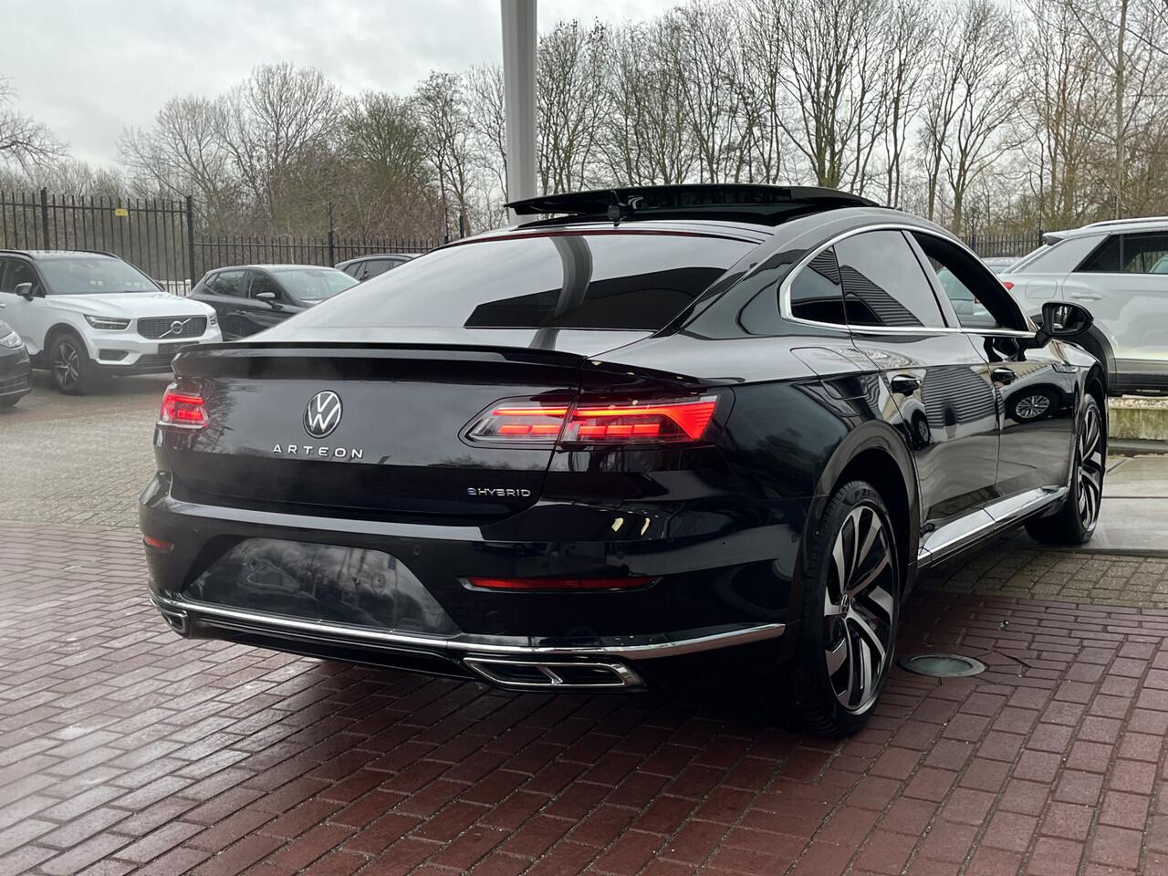 Volkswagen Arteon 1.4 TSI 218pk DSG eHybrid R-Line Business+ / Panorma dak / Carbon Leer / Zwenkbare trekhaak / Elek Achterklep / Head-Up Display / 360 Camera / Standkachel / 19'' LMV