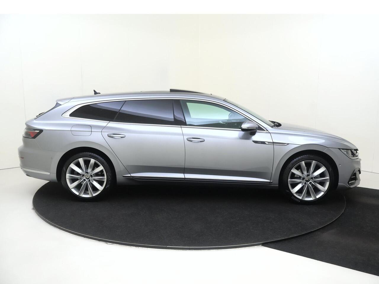 Volkswagen Arteon Shooting Brake 1.4 TSI eHybrid R-Line Business | SoH 95% | Panoramadak | Trekhaak | Adaptieve demping systeem | Head-up display | 3-zone airco | Dodehoek detectie | Keyless | Adaptieve cruise control |