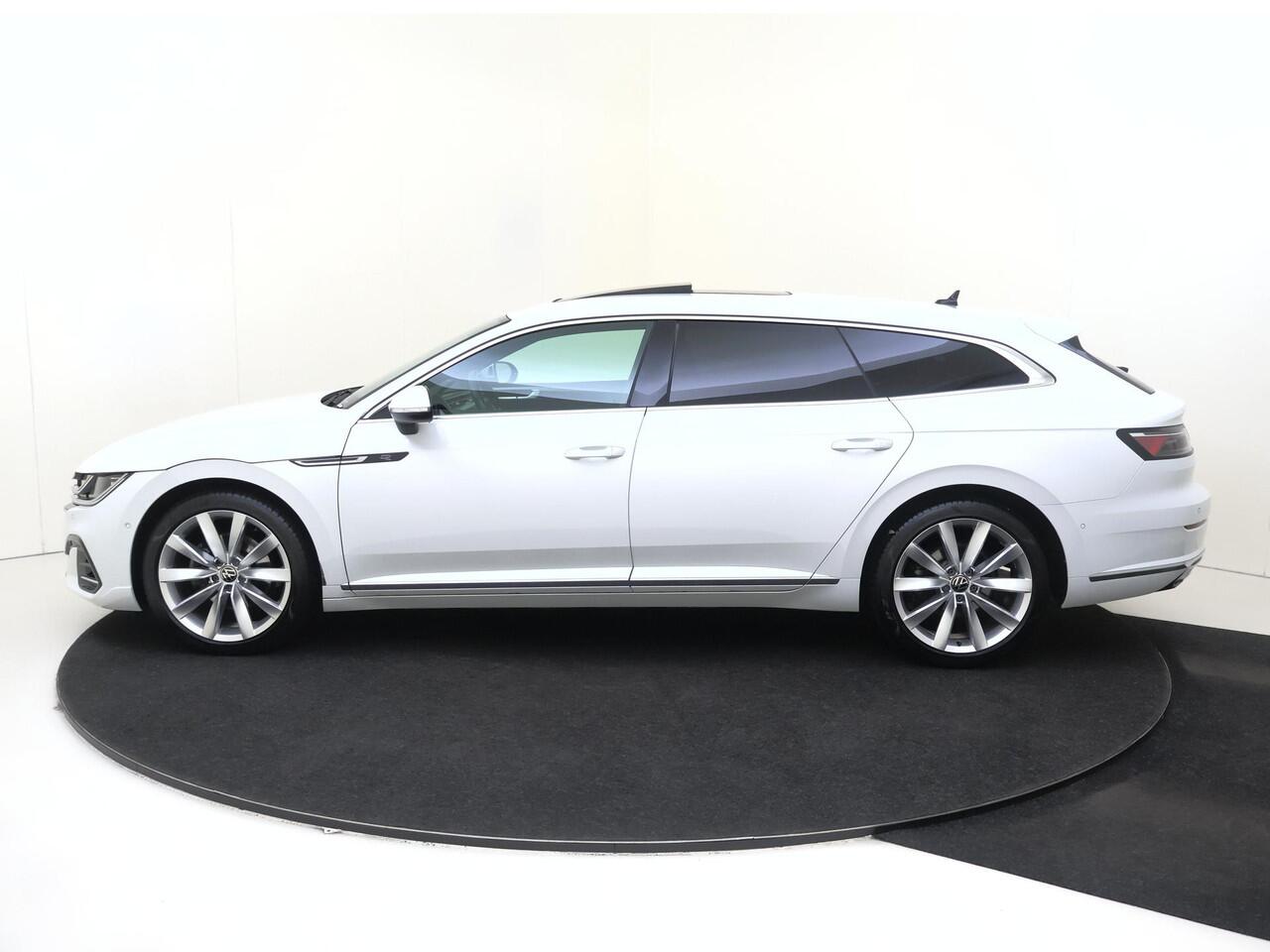 Volkswagen Arteon Shooting Brake 1.4 TSI eHybrid R-Line Business | Panoramadak | Adaptieve demping systeem | 3-zone airco | Parkeerassistent | Keyless | Dodehoek detectie | Stoel- en stuurwielverwarming |