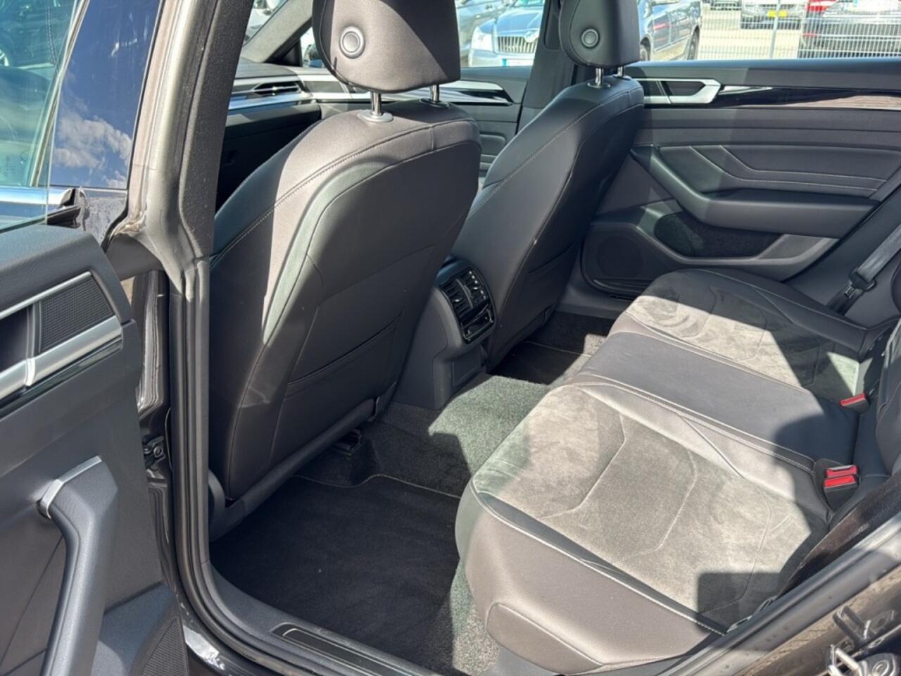 Volkswagen Arteon 1.4 TSI DSG R-LINE EHYBRID PANO-DAK/TREKHAAK/NAVI/CARPLAY/ACC/STOELVERW