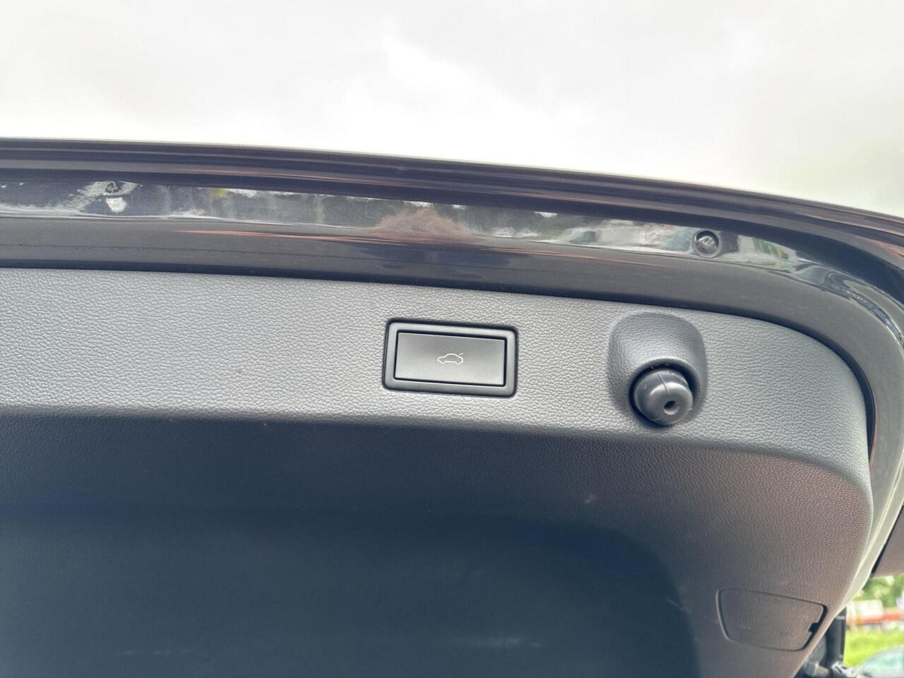 Volkswagen Arteon Shooting Brake 1.4 TSI eHybrid R-Line Business+ | PHEV | 87% SOH | Trekhaak | ACC | 218 Pk | HUD | A. Camera |