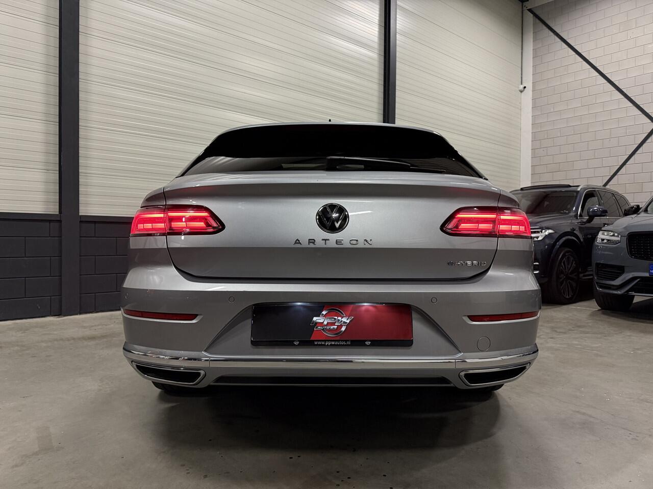Volkswagen Arteon Shooting Brake 1.4 TSI eHybrid PANO/TREKHAAK/TWO-TONE LEER/TREKHAAK/360CAMERA/ACC/18"MUSCAT/CARPLAY/STANDKACHEL/SFEER/VIRTUAL/MATRIX/DONKERE HEMEL/NET OH BEURT GEHAD!!