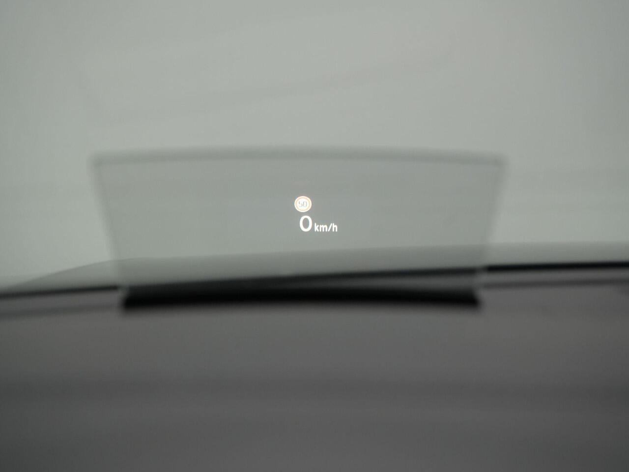 Volkswagen Arteon Shooting Brake 1.4 TSI eHybrid 218 pk DSG R-Line Business | Panoramadak | Trekhaak | Navigatie Discover Pro | Geheugenstoel | Adaptief onderstel | Head-up display | Rondomzicht camera