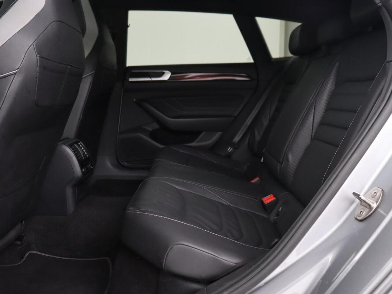 Volkswagen Arteon Shooting Brake 1.4 eHybrid R-Line | Panoramadak | Leder | Head-Up | Stoelverwarming | 360 Camera | Matrix LED | Massage | Park Assist | Sportstoelen | Keyless | Achterbankverwarming | Carplay | PHEV