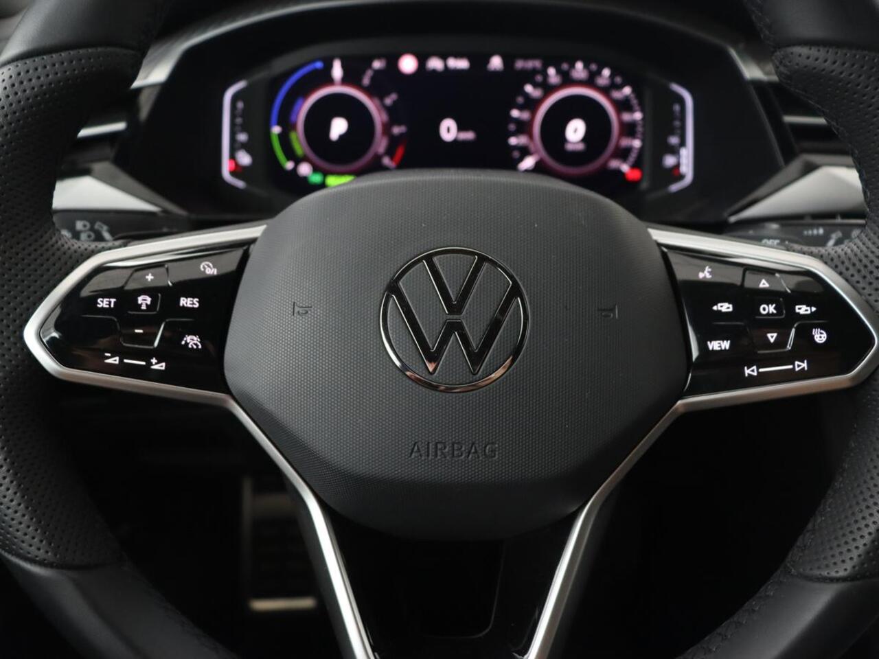 Volkswagen Arteon Shooting Brake 1.4 eHybrid R-Line | Panoramadak | Leder | Head-Up | Stoelverwarming | 360 Camera | Matrix LED | Massage | Park Assist | Sportstoelen | Keyless | Achterbankverwarming | Carplay | PHEV