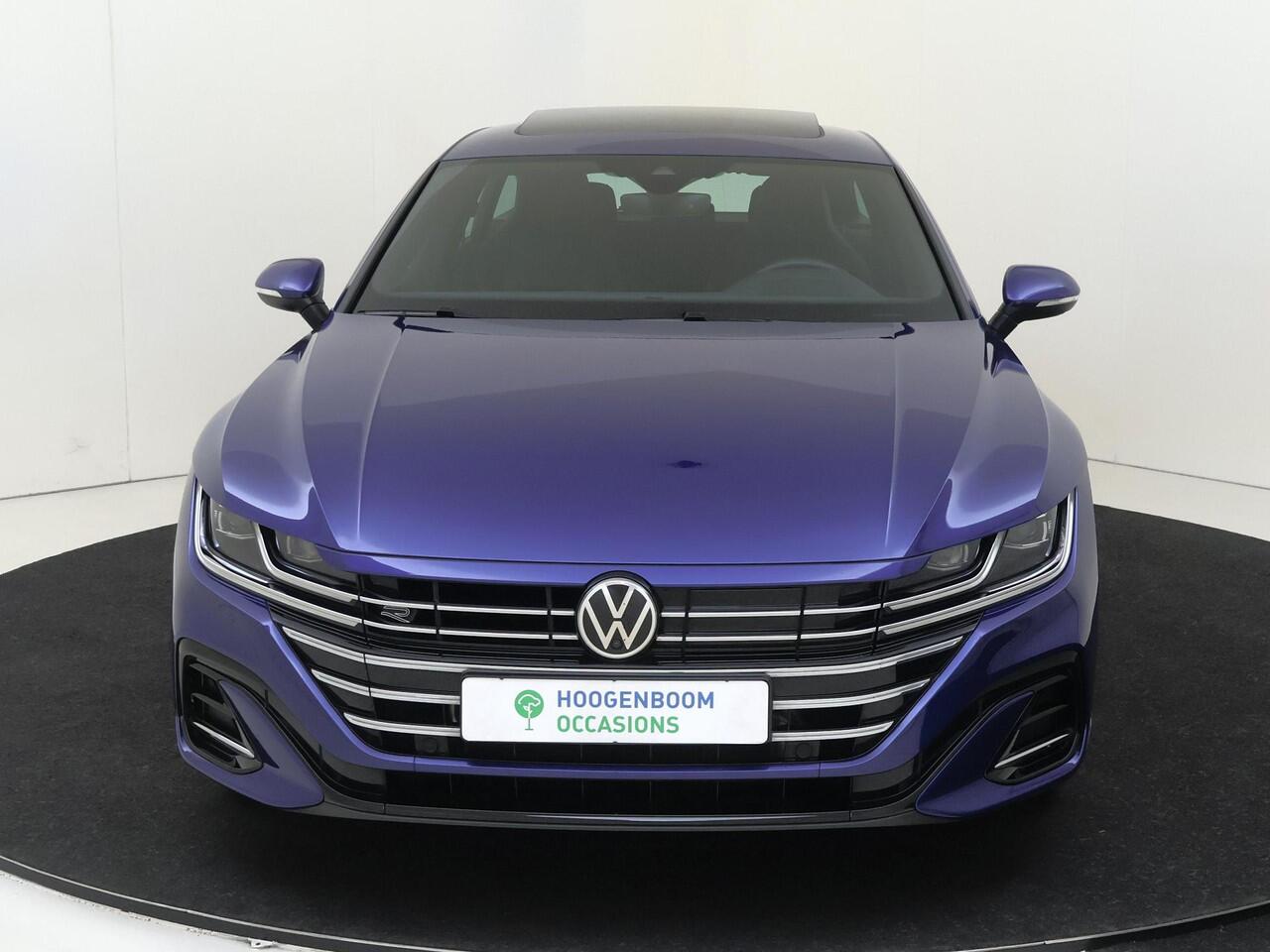 Volkswagen Arteon Shooting Brake 1.4 TSI eHybrid R-Line Business+ | Panoramadak | Trekhaak | Adaptieve demping systeem | 3-zone airco | 360 camera | Parkeerassistent | Stoel- en stuurwielverwarming |