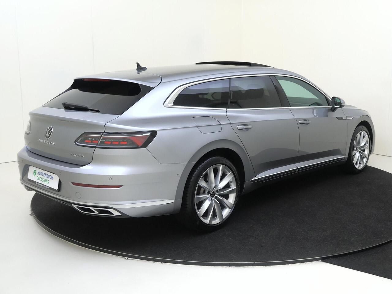 Volkswagen Arteon Shooting Brake 1.4 TSI eHybrid R-Line Business | SoH 95% | Panoramadak | Trekhaak | Adaptieve demping systeem | Head-up display | 3-zone airco | Dodehoek detectie | Keyless | Adaptieve cruise control |