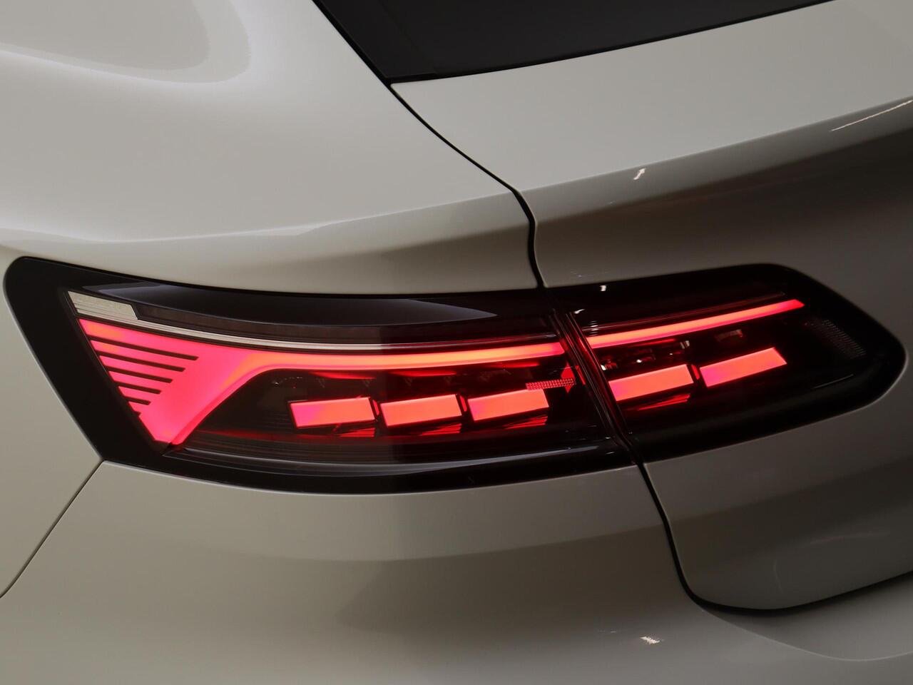 Volkswagen Arteon Shooting Brake 1.4 TSI eHybrid R-Line Business | Panoramadak | Adaptieve demping systeem | 3-zone airco | Parkeerassistent | Keyless | Dodehoek detectie | Stoel- en stuurwielverwarming |