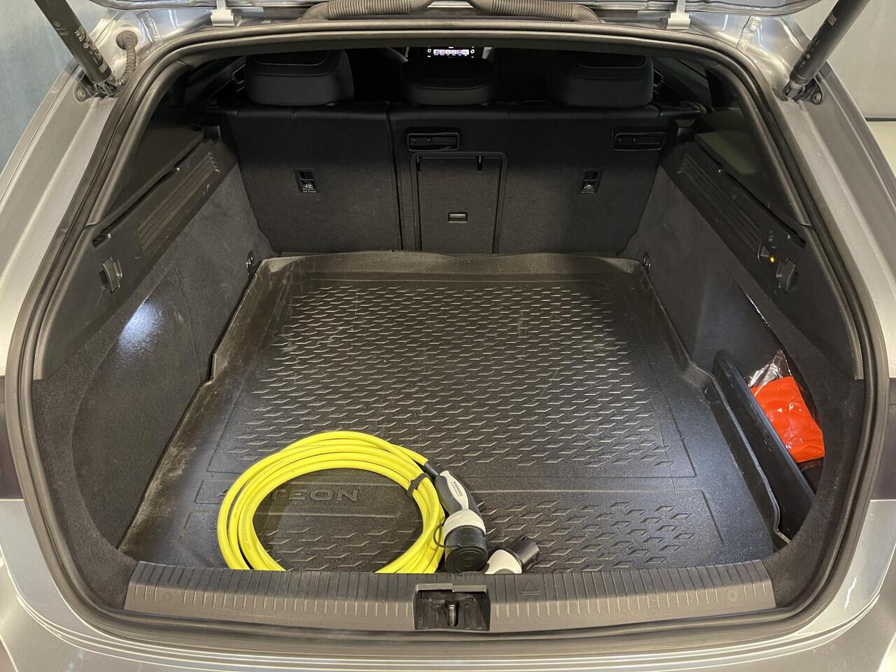 Volkswagen Arteon Shooting Brake 1.4 TSI eHybrid R-Line Business+ 18"/Trekhaak/Standkachel/Stoelverwarming v+a/LED+/Camera/PDC v+a/Dynamic Chassis/Apple Carplay & Android Auto