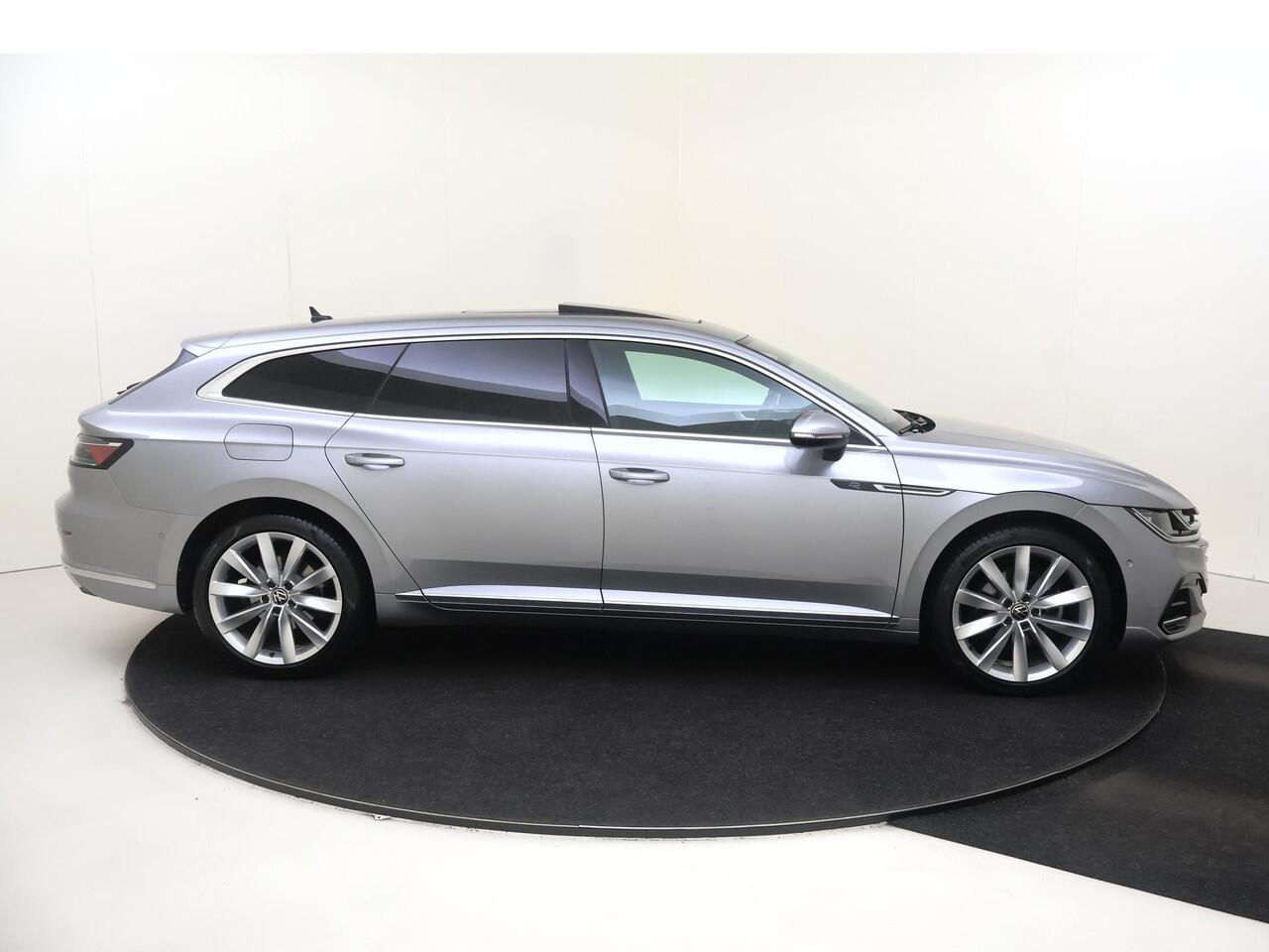 Volkswagen Arteon Shooting Brake 1.4 TSI eHybrid R-Line Business+ | Panoramadak | Trekhaak | Adaptieve demping | Dodehoek detectie | Parkeerassistent | Keyless | Stoelverwarming voor en achter |