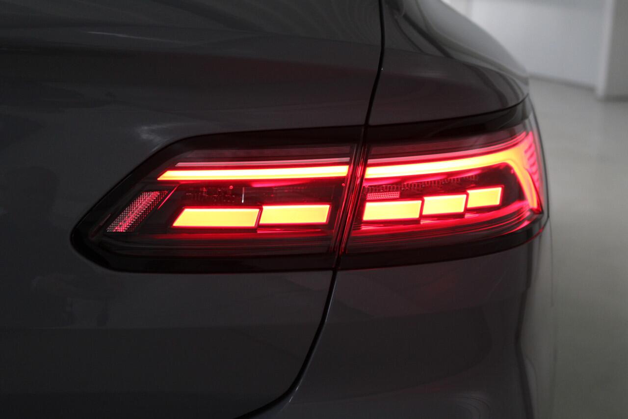 Volkswagen Arteon Shooting Brake 2.0 TSI R-Line 190PK DSG Panoramadak | Navigatie | Trekhaak | Side Assist | Camera