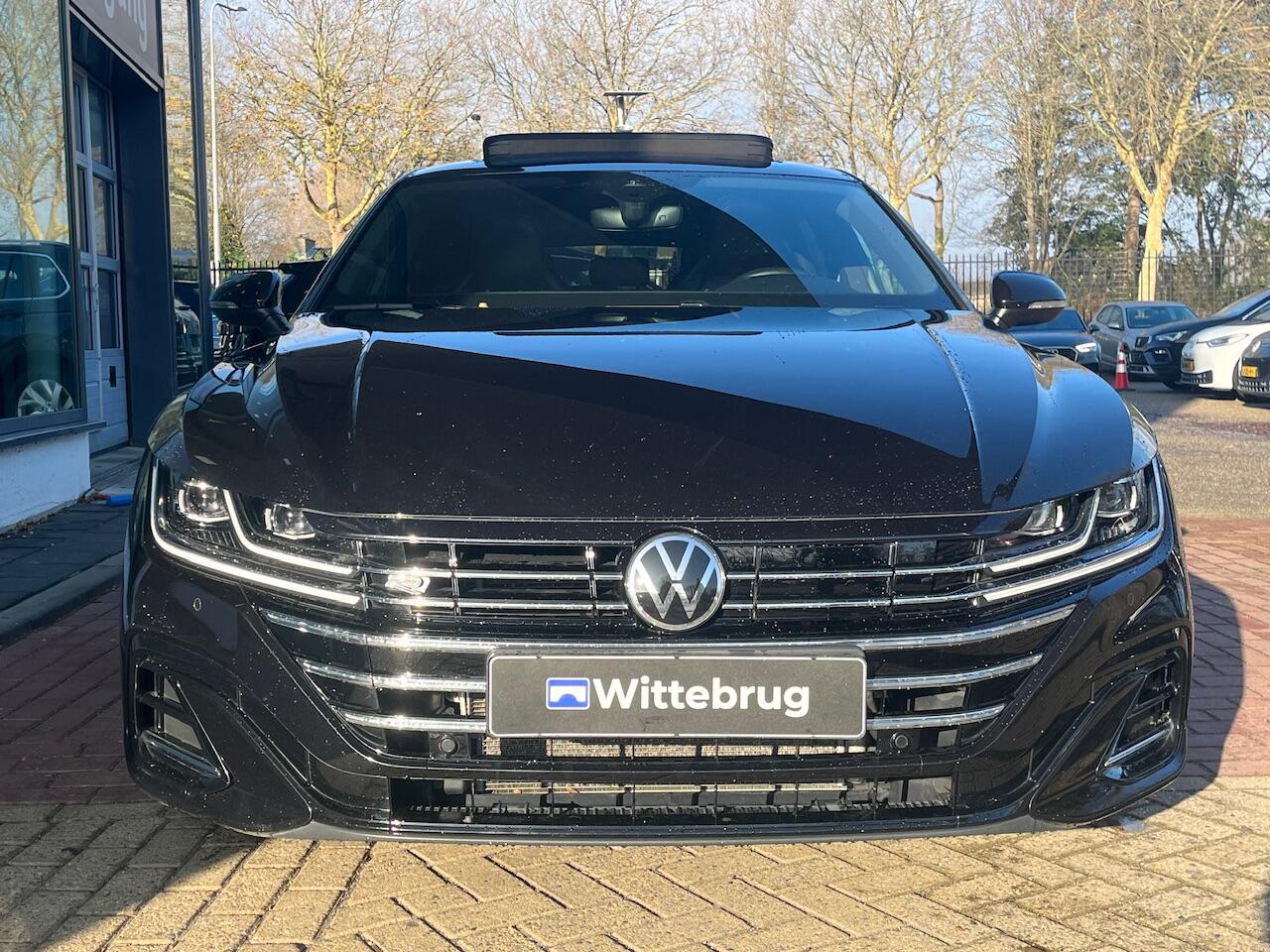 Volkswagen Arteon Shooting Brake 1.4 TSI eHybrid 218pk DSG R-Line Business+ / Panoramadak / Leder Nappa/Carbon / Memory / Trekhaak Elek. / 19" LMV / Navi Pro / Camera / Keyless / Alarm / Stoelverwarming V+A