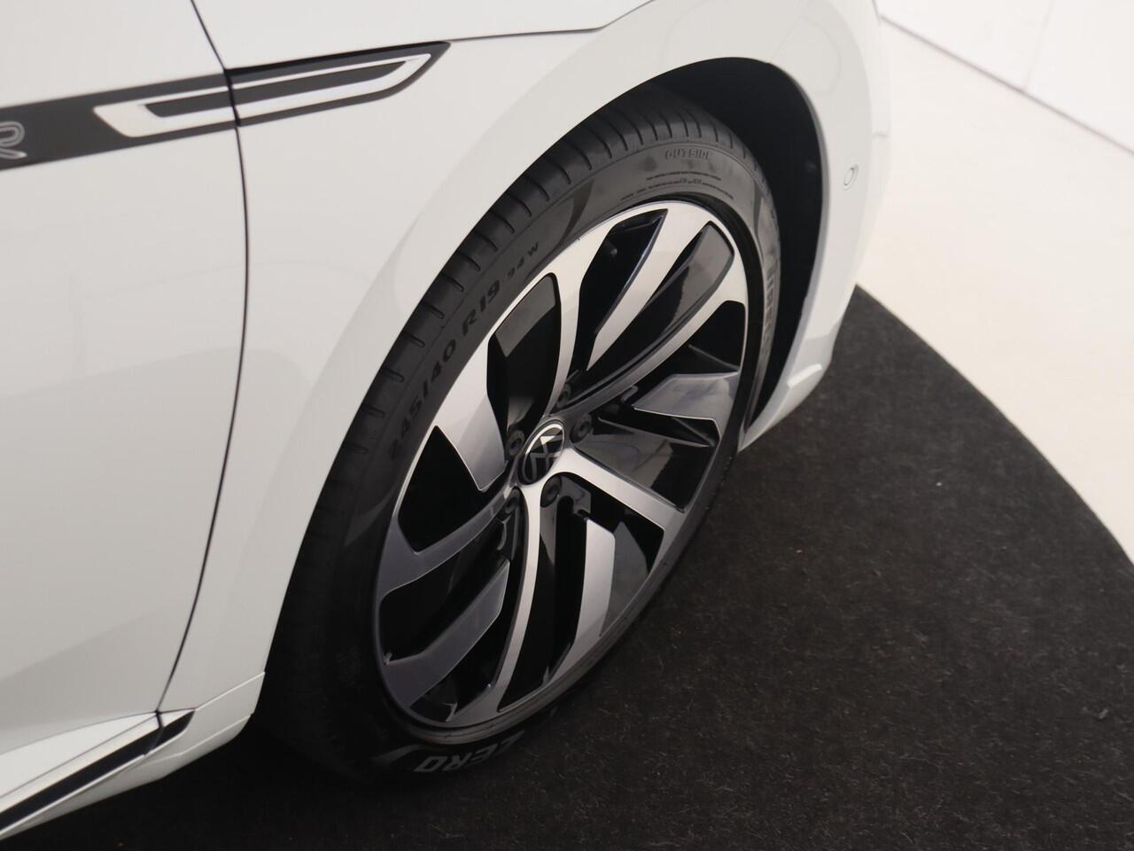 Volkswagen Arteon Shooting Brake 1.4 TSI eHybrid R-Line Business | SoH 98% | Panoramadak | 360 camera | Adaptieve demping systeem | 3-zone airco | Dodehoek detectie | Keyless | Stoel- en stuurwielverwarming | CarPlay |