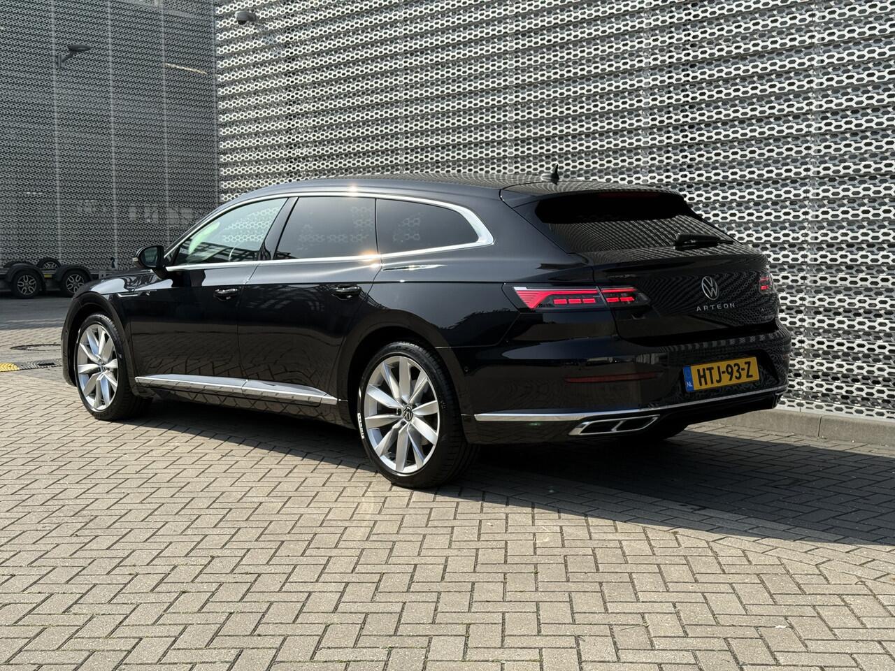 Volkswagen Arteon Shooting Brake 1.4 TSI eHybrid 218pk DSG R-Line Business / Panoramadak / R-Line Interieur & Exterieur / Virtual Cockpit / Camera / LED koplampen / Stoelverwarming Voor & Achter / 19" LMV