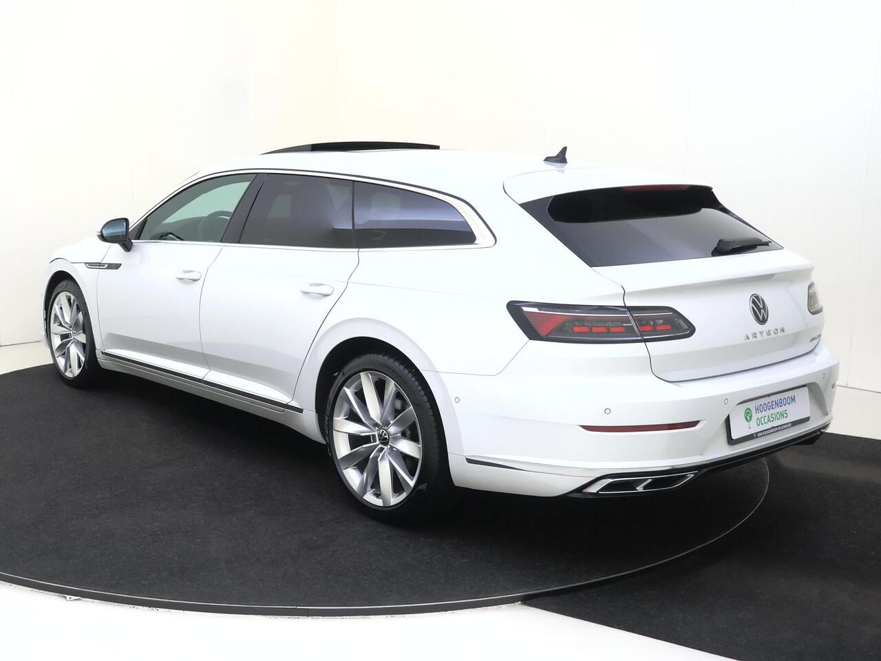 Volkswagen Arteon Shooting Brake 1.4 TSI eHybrid R-Line Business | Panoramadak | Adaptieve demping systeem | 3-zone airco | Parkeerassistent | Keyless | Dodehoek detectie | Stoel- en stuurwielverwarming |