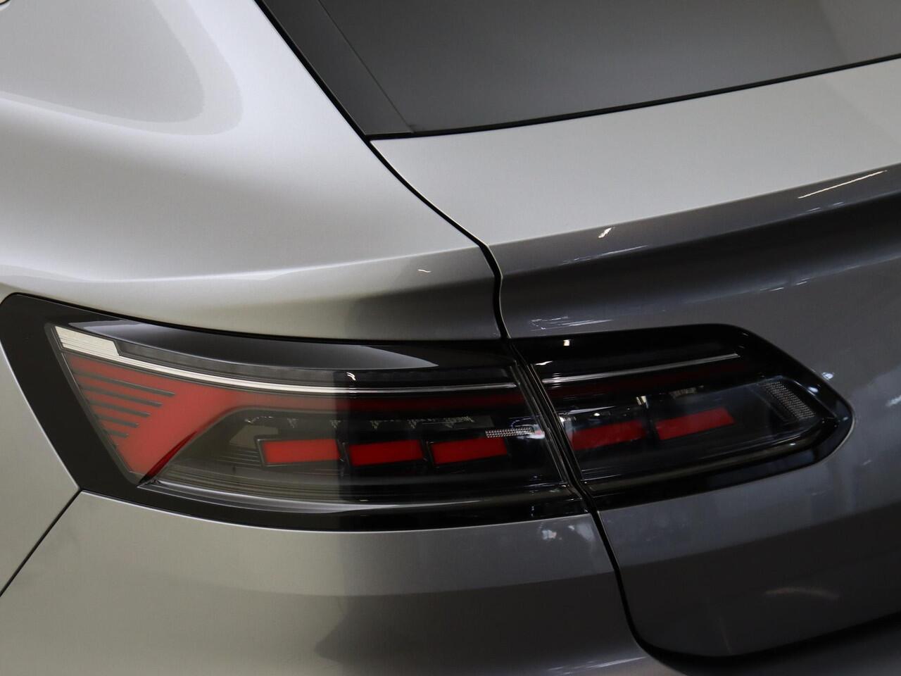 Volkswagen Arteon Shooting Brake 1.4 TSI eHybrid Elegance Business+ | Adaptieve demping | Keyless | Navigatie | Lederen bekleding | Achteruitrijcamera | CarPlay |