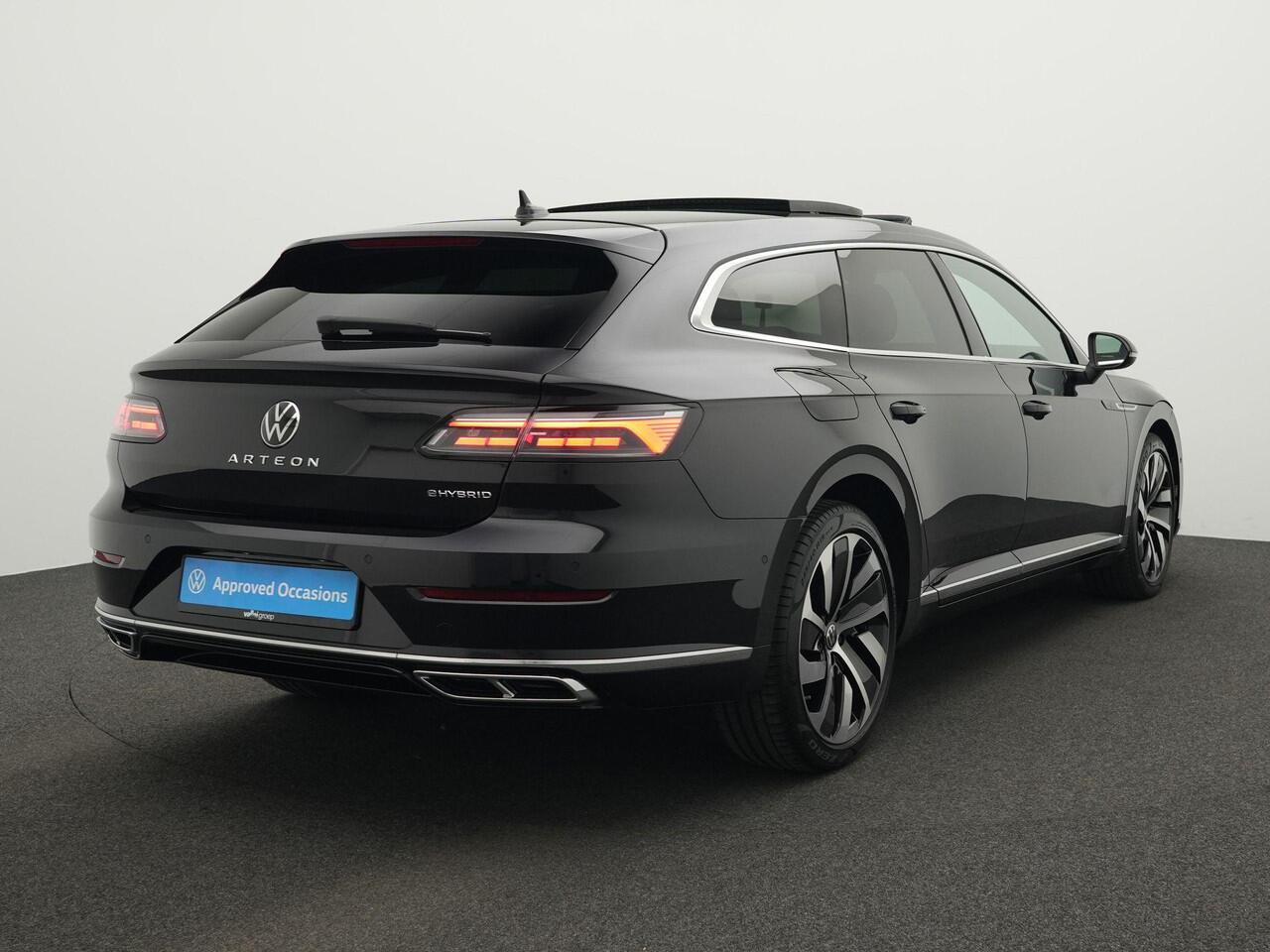 Volkswagen Arteon Shooting Brake 1.4 TSI eHybrid 218 pk DSG R-Line Business | Panoramadak | Trekhaak | Navigatie Discover Pro | Geheugenstoel | Adaptief onderstel | Head-up display | Rondomzicht camera