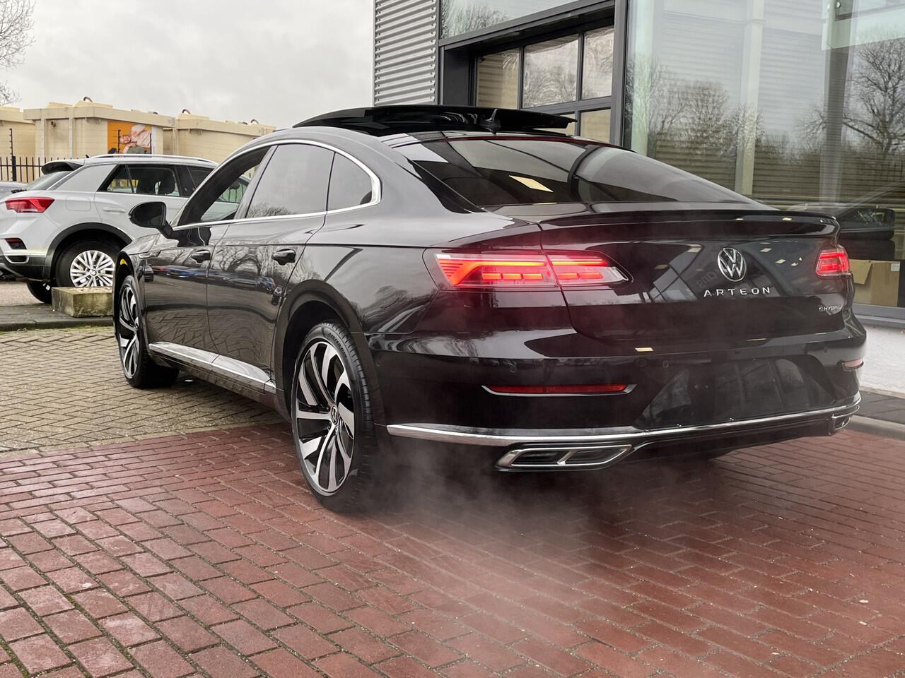 Volkswagen Arteon 1.4 TSI 218pk DSG eHybrid R-Line Business+ / Panorma dak / Carbon Leer / Zwenkbare trekhaak / Elek Achterklep / Head-Up Display / 360 Camera / Standkachel / 19'' LMV