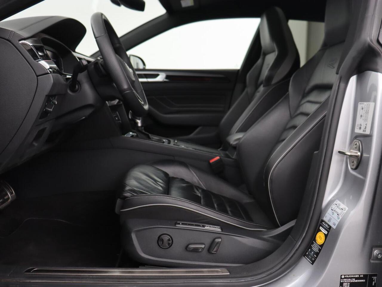 Volkswagen Arteon Shooting Brake 1.4 eHybrid R-Line | Panoramadak | Leder | Head-Up | Stoelverwarming | 360 Camera | Matrix LED | Massage | Park Assist | Sportstoelen | Keyless | Achterbankverwarming | Carplay | PHEV