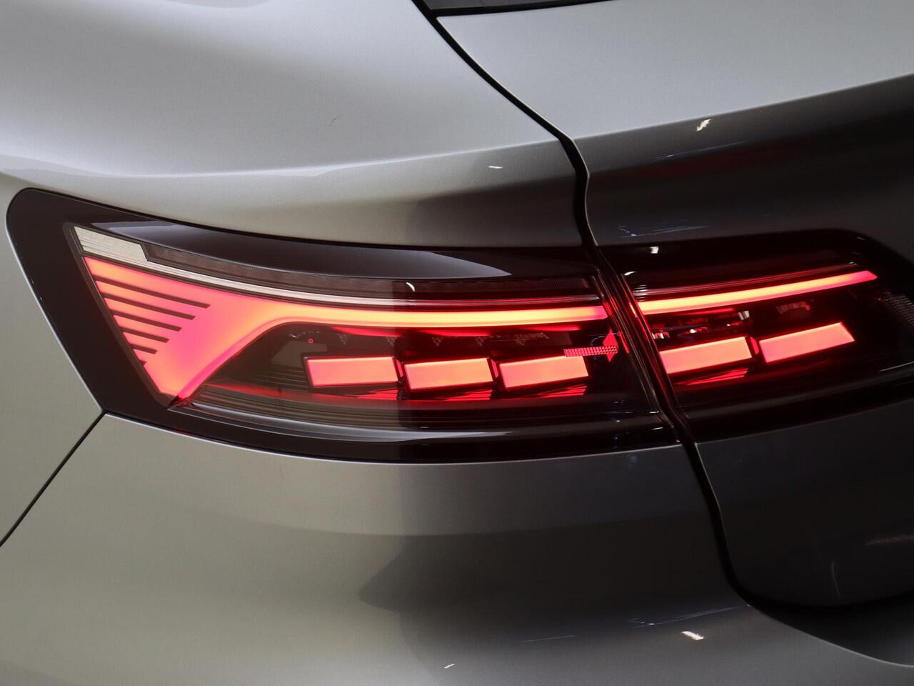 Volkswagen Arteon Shooting Brake 1.4 TSI eHybrid R-Line Business+ | Panoramadak | Trekhaak | Adaptieve demping | Dodehoek detectie | Parkeerassistent | Keyless | Stoelverwarming voor en achter |