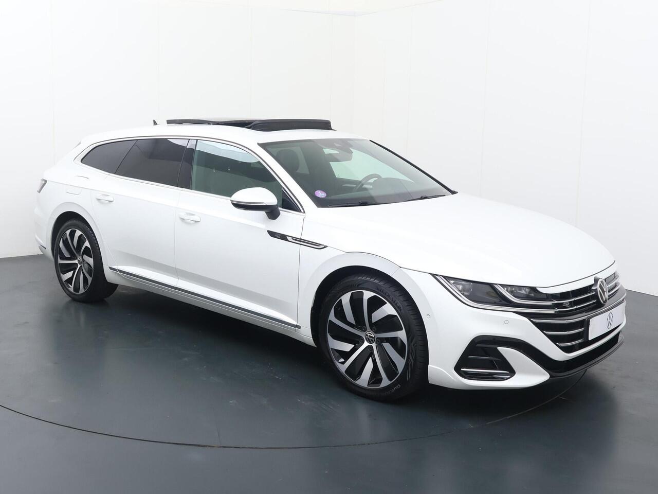 Volkswagen Arteon Shooting Brake 1.4 TSI eHybrid R-Line Business+ | 218 PK | SoH 86% | Automaat | Multifunctioneel stuurwiel | Stoelverwarming | Panoramadak | Inklapbare trekhaak |