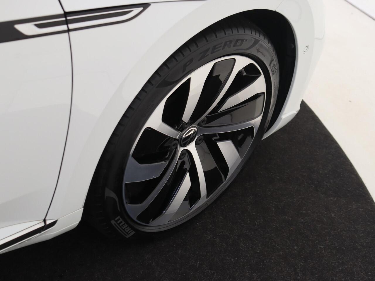 Volkswagen Arteon Shooting Brake 1.4 TSI eHybrid R-Line Business+ | SoH 98% | Panoramadak | 360 camera | Head-up display | Keyless | Adaptieve demping | Dodehoek detectie | Parkeerassistent | Stoelverwarming voor en achter |