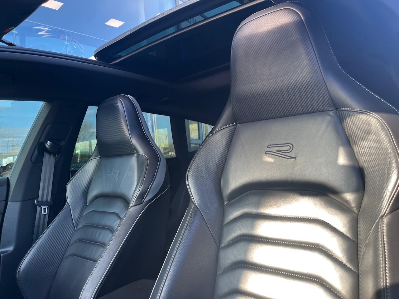 Volkswagen Arteon Shooting Brake 1.4 TSI eHybrid 218pk DSG R-Line Business+ / Panoramadak / Leder Nappa/Carbon / Memory / Trekhaak Elek. / 19" LMV / Navi Pro / Camera / Keyless / Alarm / Stoelverwarming V+A