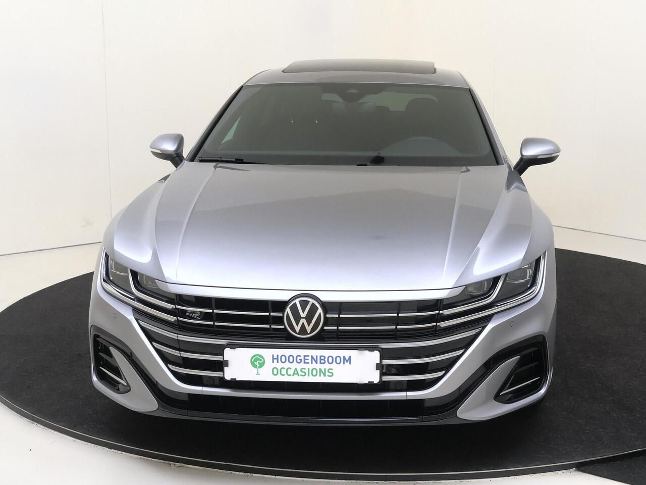 Volkswagen Arteon Shooting Brake 1.4 TSI eHybrid R-Line Business+ | Panoramadak | Trekhaak | Adaptieve demping | Dodehoek detectie | Parkeerassistent | Keyless | Stoelverwarming voor en achter |
