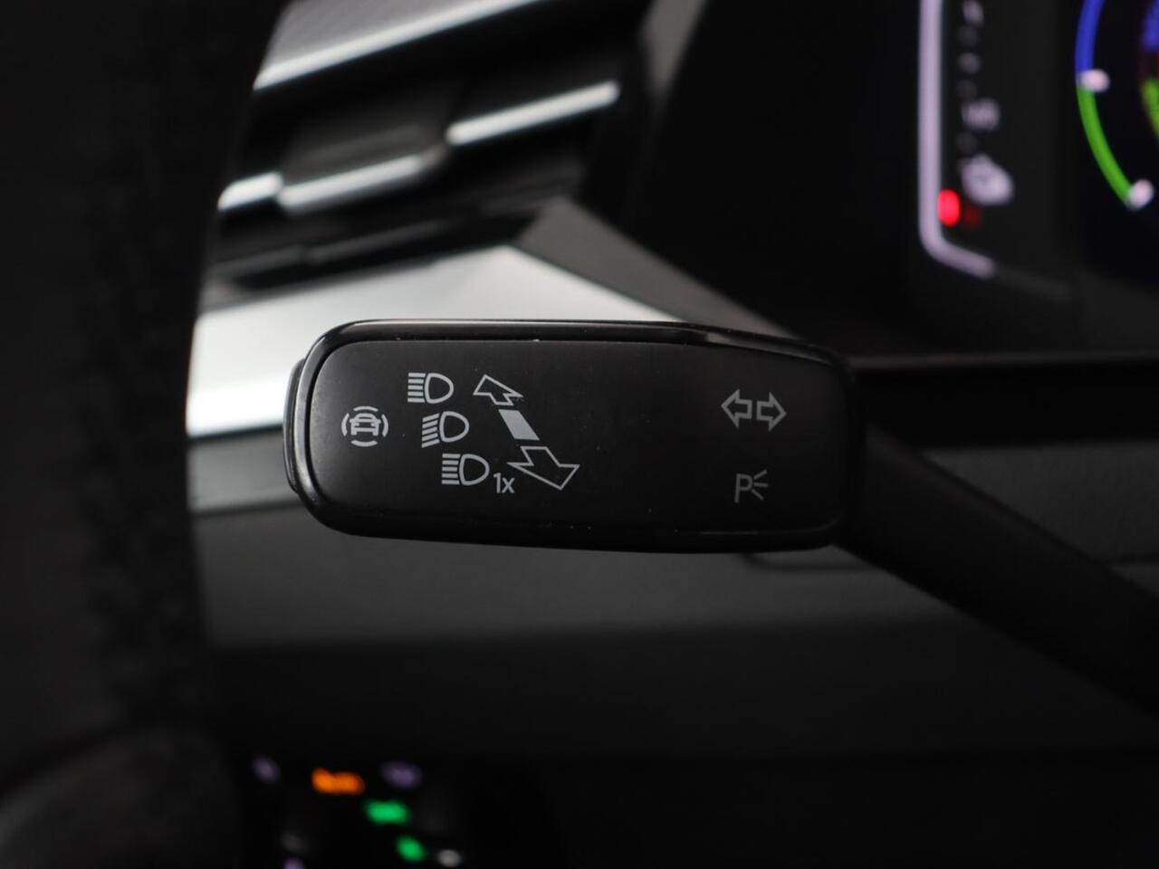 Volkswagen Arteon Shooting Brake 1.4 eHybrid R-Line | Panoramadak | Leder | Head-Up | Stoelverwarming | 360 Camera | Matrix LED | Massage | Park Assist | Sportstoelen | Keyless | Achterbankverwarming | Carplay | PHEV