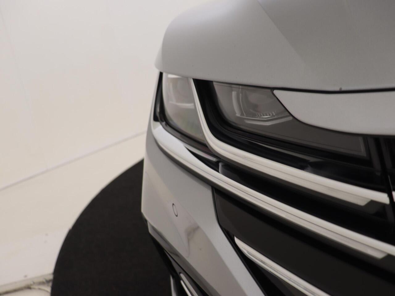 Volkswagen Arteon Shooting Brake 1.4 TSI eHybrid R-Line Business | SoH 95% | Panoramadak | Trekhaak | Adaptieve demping systeem | Head-up display | 3-zone airco | Dodehoek detectie | Keyless | Adaptieve cruise control |