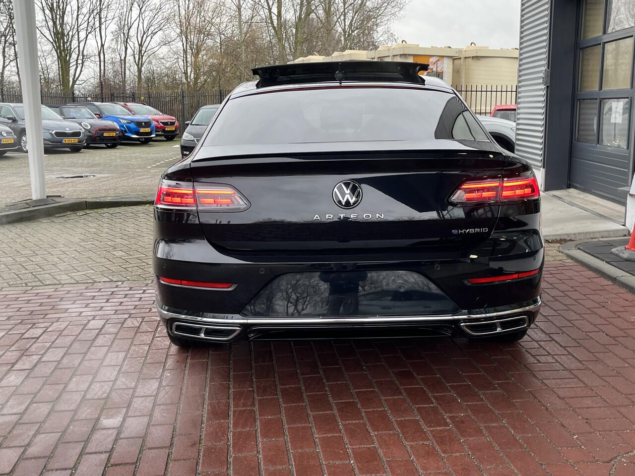 Volkswagen Arteon 1.4 TSI 218pk DSG eHybrid R-Line Business+ / Panorma dak / Carbon Leer / Zwenkbare trekhaak / Elek Achterklep / Head-Up Display / 360 Camera / Standkachel / 19'' LMV