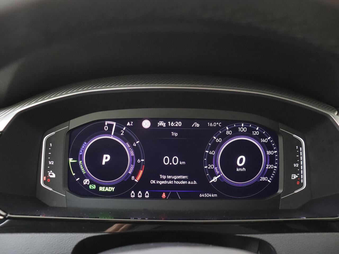 Volkswagen Arteon Shooting Brake 1.4 TSI eHybrid R-Line Business+ | Panoramadak | Parkeerassistent | Stoelverwarming voor en achter | Keyless | Adaptieve demping | Navigatie | Dodehoek detectie |