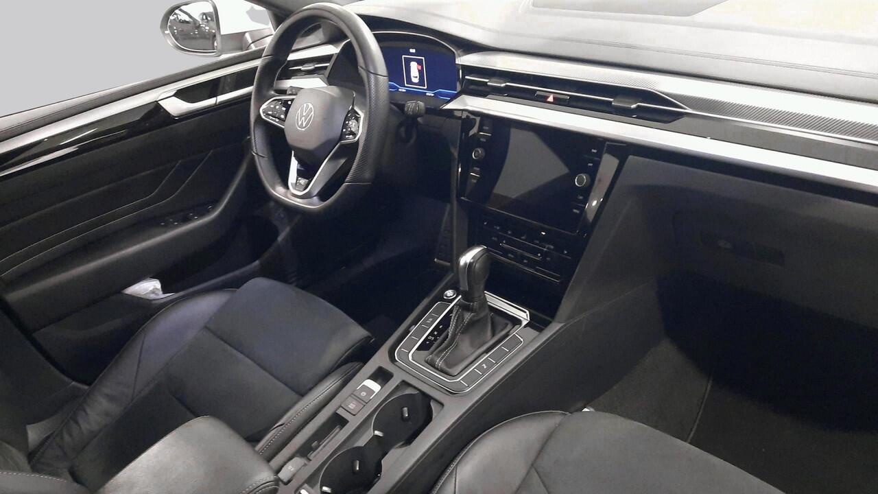 Volkswagen Arteon Shooting Brake 2.0 TSI 190pk DSG Automaat R-Line Business+ | Navi | PDC | Clima | Digital cockpit | Leer/alcantara verwarmd | El.achterklep