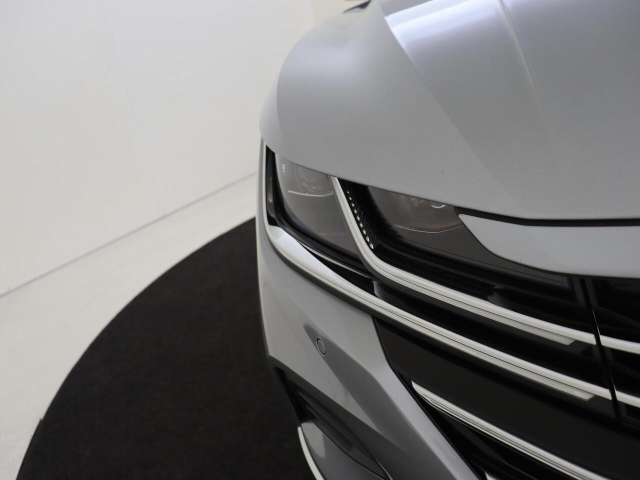 Volkswagen Arteon Shooting Brake 1.4 TSI eHybrid Elegance Business+ | Adaptieve demping | Keyless | Navigatie | Lederen bekleding | Achteruitrijcamera | CarPlay |