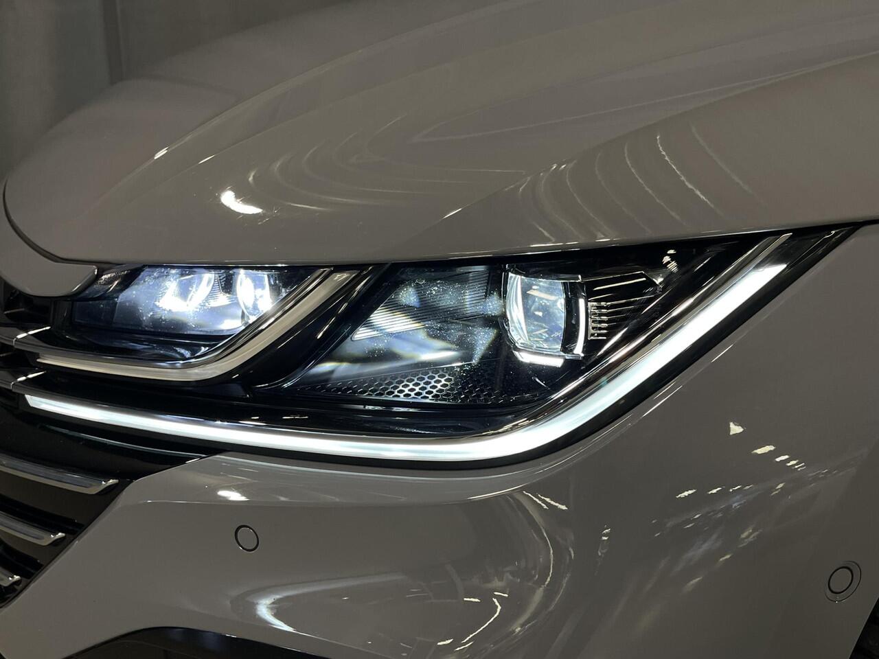 Volkswagen Arteon Shooting Brake 1.4 TSI eHybrid R-Line Business 19"/Panoramadak/Sportstoelen + leder + memory/Standkachel/Stoelverwarming/Elektrische klep/Dodehoek