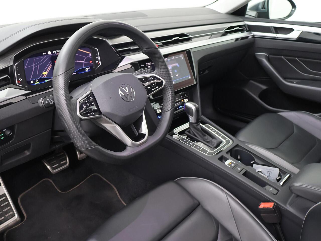 Volkswagen Arteon Shooting Brake 1.4 TSI eHybrid R-Line Business+ | 218 PK | SoH 91% | Trekhaak wegklapbaar | Panoramadak | Head-Up display | R-Line |