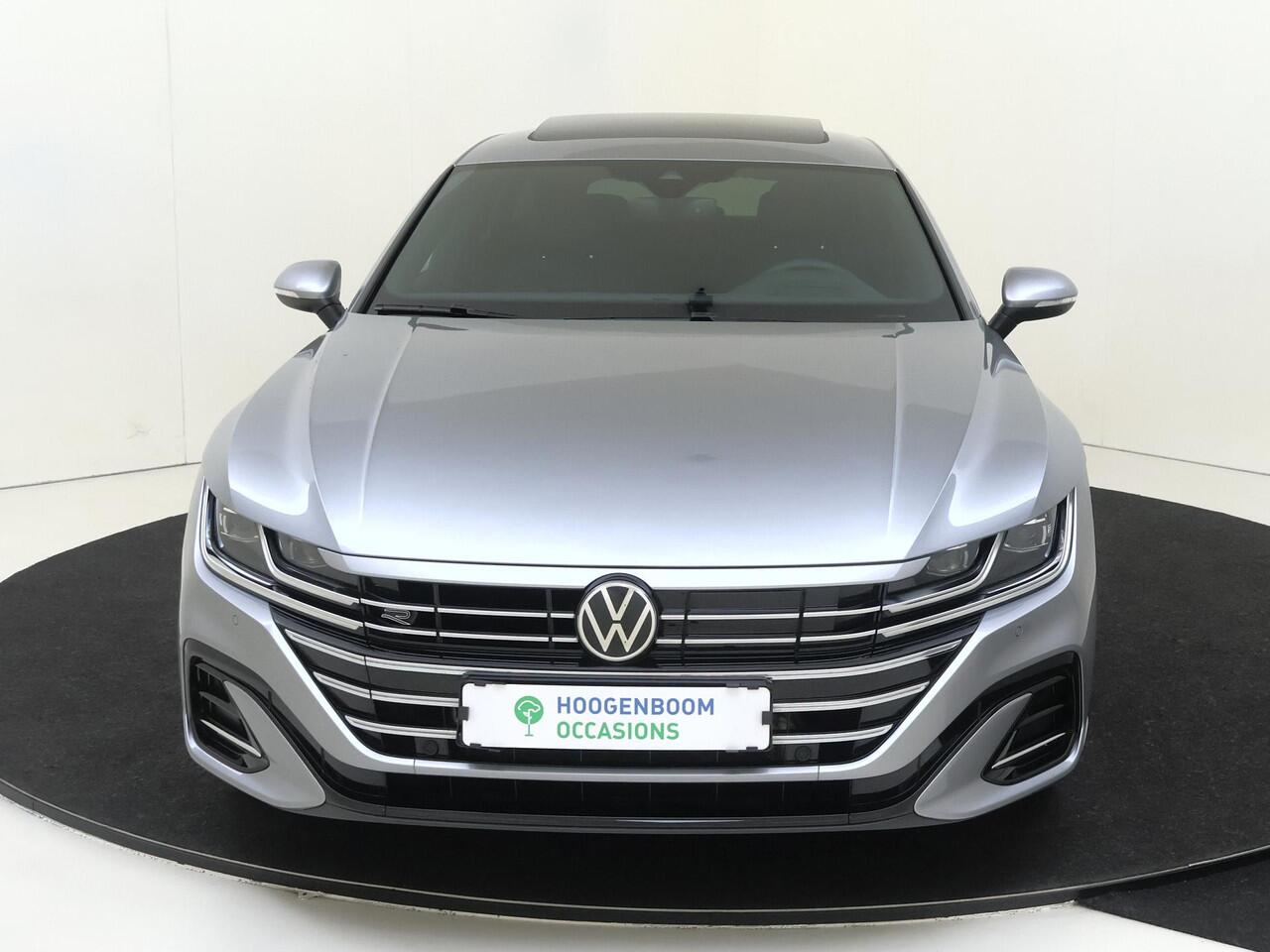 Volkswagen Arteon Shooting Brake 1.4 TSI eHybrid R-Line Business | SoH 95% | Panoramadak | Trekhaak | Adaptieve demping systeem | Head-up display | 3-zone airco | Dodehoek detectie | Keyless | Adaptieve cruise control |