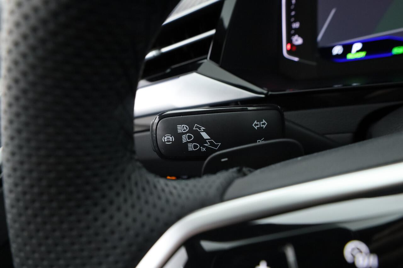 Volkswagen Arteon Shooting Brake 1.4 TSI eHybrid R-Line Business+ | Pano | HUD | 360cam | Massage | Elek. Trekhaak | Stoel- Stuurverw. | Adapt. Cruise