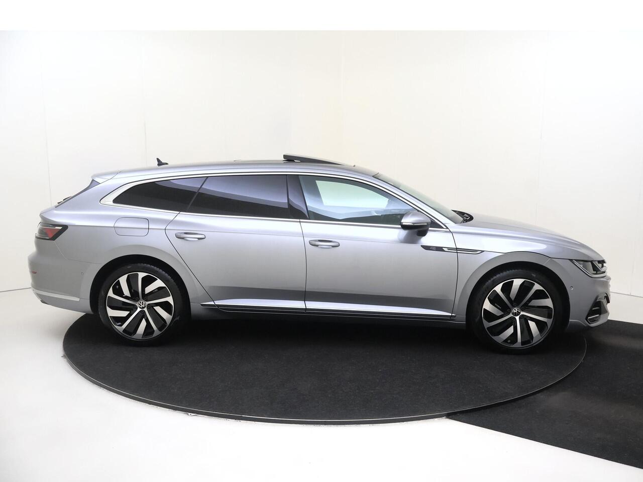 Volkswagen Arteon Shooting Brake 1.4 TSI eHybrid R-Line Business | SoH 90% | Panoramadak | Trekhaak | Head-up display | Adaptieve demping | Stoelverwarming voor en achter | Keyless | Parkeerassistent | Adaptieve cruise control |